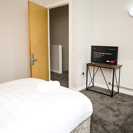 Crystal Home Манчестър Екстериор снимка