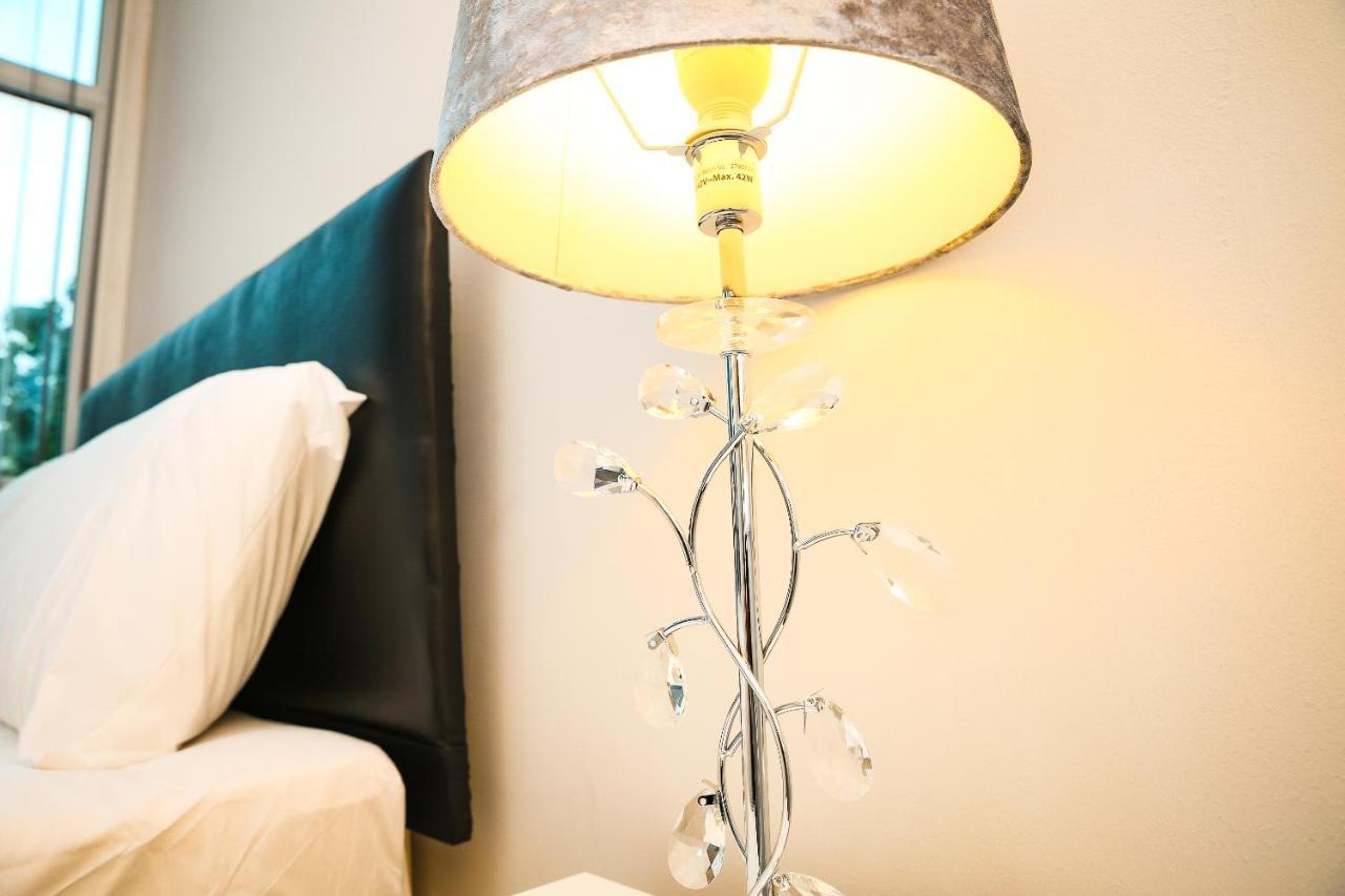 Crystal Home Манчестър Екстериор снимка