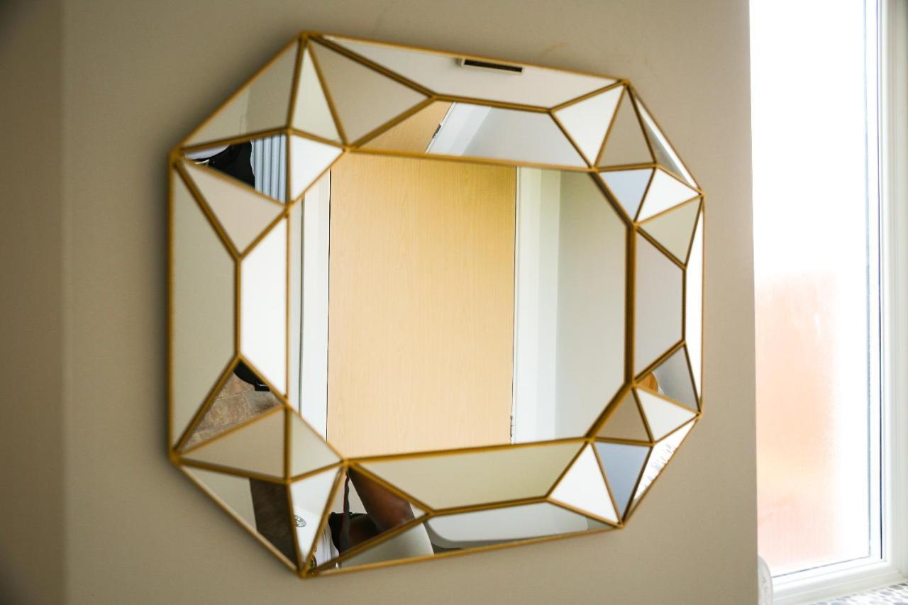 Crystal Home Манчестър Екстериор снимка